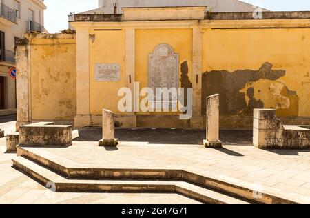 Ein Spaziergang durch die Straßen von Rosolini, Provinz Syrakus, Sizilien, Italien. (Garibaldi-Platz). Stockfoto