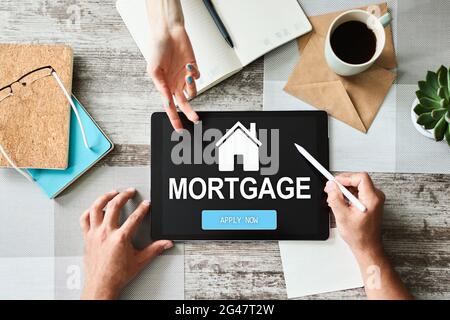 Hypothek Online-Antragsformular auf dem Bildschirm des Geräts. Geschäfts- und Finanzkonzept Stockfoto