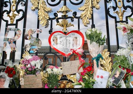 10. Todestag von Prinzessin Diana, Kensington Palace, London.UK 31.08.07 Stockfoto