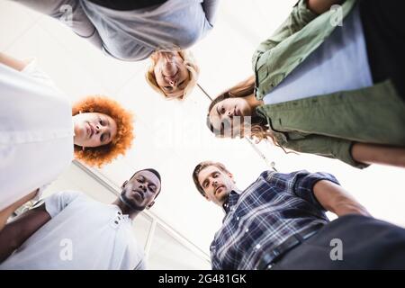 Direkt unter dem Porträt von Geschäftsleuten Stockfoto