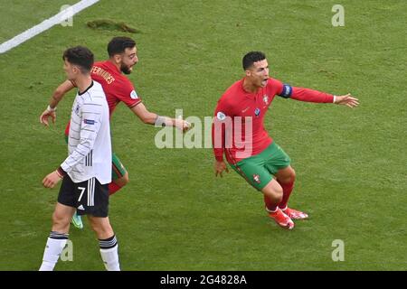 Goaljubel Cristiano RONALDO (POR) nach dem Tor für 1-0 Action, Jubel, Freude, Begeisterung. Links: Kai HAVERTZ (GER). Gruppenphase, Vorrunde Gruppe F, Spiel M24, Portugal (POR) - Deutschland (GER) am 19. Juni 2021 in München/Fußball Arena (Allianz Arena). Football EM 2020 von 06/11/2021 bis 07/11/2021. Stockfoto