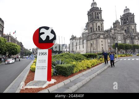 Anti-Denkmal in Erinnerung an die Studenten und Zivilisten, die am 2. Oktober 1968 von mexikanischen Streitkräften, der Polizei und paramilitärischen Gruppen auf der Plaza de las Tres Culturas in Tlatelolco getötet wurden Anti-Denkmal wurde am 19. Juni 2021 in Mexiko-Stadt, Mexiko, vor dem Zocalo aufgestellt. Foto von Luis Barron/Eyepix/ABACAPRESS.COM Stockfoto