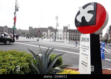 Anti-Denkmal in Erinnerung an die Studenten und Zivilisten, die am 2. Oktober 1968 von mexikanischen Streitkräften, der Polizei und paramilitärischen Gruppen auf der Plaza de las Tres Culturas in Tlatelolco getötet wurden Anti-Denkmal wurde am 19. Juni 2021 in Mexiko-Stadt, Mexiko, vor dem Zocalo aufgestellt. Foto von Luis Barron/Eyepix/ABACAPRESS.COM Stockfoto