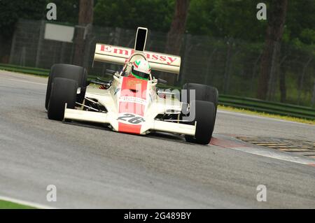 Imola, 6. Juni 2012: Unbekannt Run Classic F1 Car 1974 Lola T370 des Embassy Hill Racing Teams ex Graham Hill - Rolf Stommelen während des Trainings von Imola CLA Stockfoto