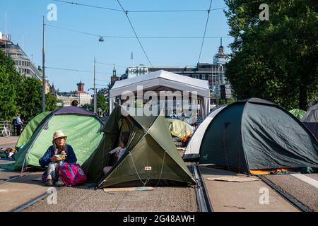 Elokapina oder Aussterben Rebellion Finnland Zeltlager blockiert Mannerheimintie, um gegen den Klimawandel in Helsinki, Finnland, zu protestieren Stockfoto