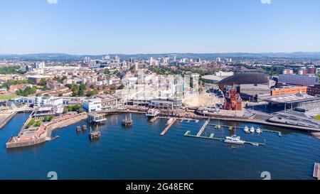 Eine Luftaufnahme der Cardiff Bay in Cardiff, Wales, Großbritannien. Stockfoto