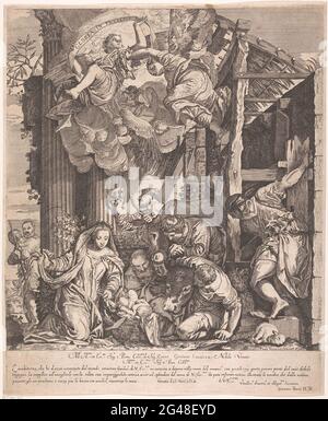 Anbetung durch die Hirten. Unter dem Dach eines alten Holzstalls kniet Maria und zeigt das Christuskind in der Krippe einer Gruppe von Hirten. Mit dem OS und dem Esel. In der Luft Engel, von denen eine Banderole mit dem Text: Gloria in Excelsis D [EO] in den Händen hält. Stockfoto