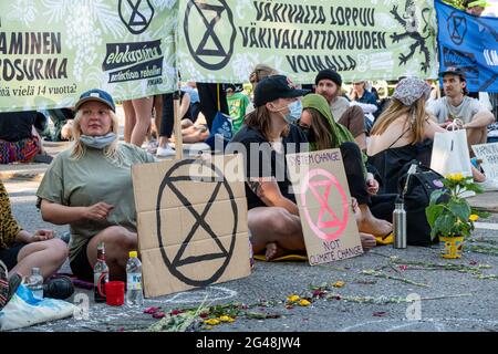 Elokapina oder Aussterben Rebellion Finnland Klimademonstration blockiert alle Spuren von Mannerheimintie in Helsinki, Finnland Stockfoto