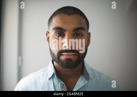 Porträt von Ernst junger Mann Stockfoto