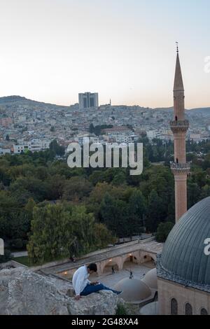 Sanliurfa/Türkei - 11/15/2014: Die Skyline von Sanliurfa aus der Sicht des Schlosses Stockfoto