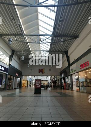 POZNAN, POLEN - 17. Jun 2021: M1 Shopping Mall interior with a Swiss Shop. Stockfoto