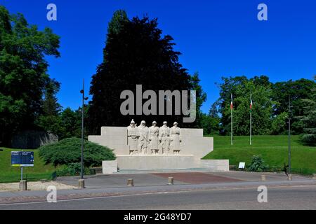 Verdun war Memorial (1914-1918), das die verschiedenen Korps der französischen Armee in Verdun (Meuse), Frankreich, an einem schönen Frühlingstag darstellt Stockfoto