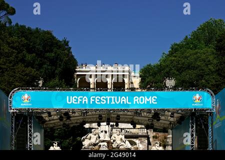 Uefa Champions League Euro 2020, Fußball-Europameisterschaften. Fan Zone Football Village auf der Piazza del Popolo. Rom, Italien, Europa. 2021 Stockfoto