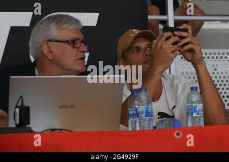 Jean Luc und Florent Manaudou während der 2021 Schwimmen Französisch Meisterschaften Elite am 19. Juni 2021 in complexe de l'Odyssée in Chartres, Frankreich - Foto Laurent Lairys /ABACAPRESS.COM Stockfoto