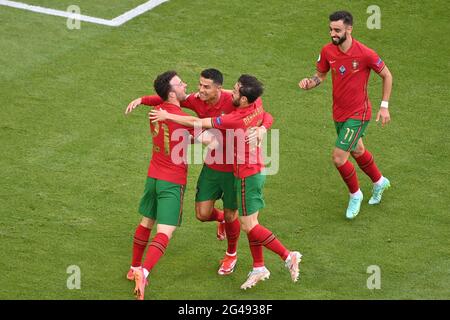 Goaljubel von links: Diogo JOTA (POR), goalschuetze Cristiano RONALDO (POR), Bernardo Silva (POR) Bruno FERNANDES (POR). Jubel, Freude, Begeisterung, Action. Gruppenphase, Vorrunde Gruppe F, Spiel M24, Portugal (POR) - Deutschland (GER) 2-4 am 19. Juni 2021 in München/Fußball Arena (Allianz Arena). Football EM 2020 von 06/11/2021 bis 07/11/2021. Stockfoto