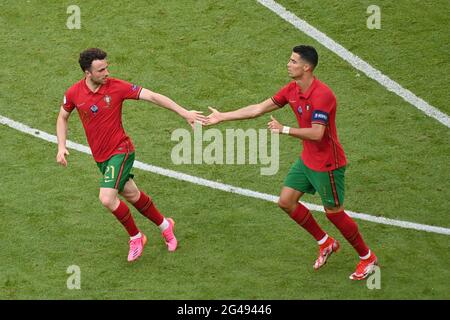 Goaljubel von links: Diogo JOTA (POR), Cristiano RONALDO (POR), Jubel, Freude, Begeisterung, Aktion. Gruppenphase, Vorrunde Gruppe F, Spiel M24, Portugal (POR) - Deutschland (GER) 2-4 am 19. Juni 2021 in München/Fußball Arena (Allianz Arena). Football EM 2020 von 06/11/2021 bis 07/11/2021. Stockfoto