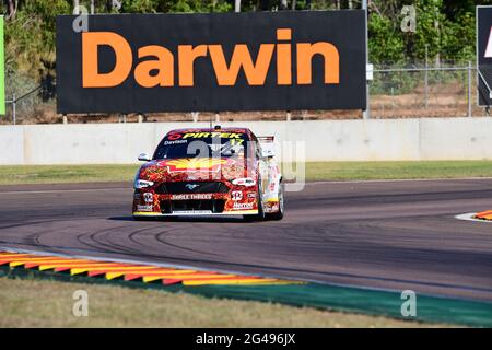 Hidden Valley. Darwin, Australien. 20. Juni 2021.im Bild, bei der Australian Supercars Championship. Will Davison nimmt mit einer Rundenzeit von 1.04.95 im Shell V-Power Racing Ford Mustang die Pole Position im Qualifying für das Rennen 14 im Qualifying 2 ein. Quelle: Karl Phillipson/Optikal/Alamy Live News Stockfoto