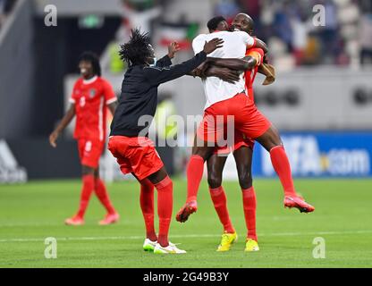 Doha, Katar. Juni 2021. Die Spieler des Sudan feiern während des FIFA Arab Cup Qatar 2021 Qualifikationsrunde Fußballspiel zwischen Libyen und dem Sudan in Doha, Katar, 19. Juni 2021. Kredit: Nikku /Xinhua/Alamy Live Nachrichten Stockfoto