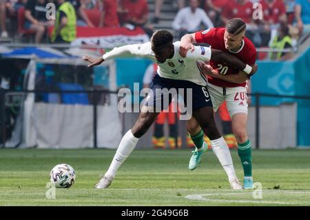 Budapest. Juni 2021. Der Franzose Paul Pogba (L) wetteiferte mit dem ungarischen Roland Sallai während des Spiels der Gruppe F bei der UEFA Euro 2020 in Budapest, Ungarn am 19. Juni 2021. Quelle: Attila Volgyi/Xinhua/Alamy Live News Stockfoto