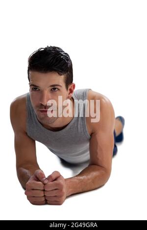 Entschlossener Sportspieler, der Planken trainiert Stockfoto