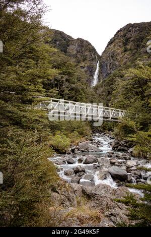 Der Devil's Punchbowl Wasserfall im Arthur's Pass National Park, außerhalb des Dorfes Stockfoto