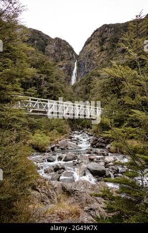 Der Devil's Punchbowl Wasserfall im Arthur's Pass National Park, außerhalb des Dorfes Stockfoto