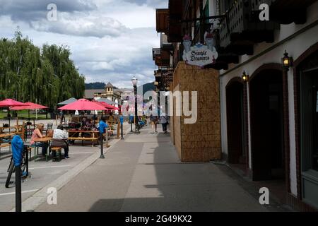 Szene in Leavenworth, Washington, einer Stadt im Stil eines bayerischen Dorfes Stockfoto