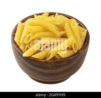 Penne Rigate Pasta isoliert auf weißem Hintergrund Stockfoto