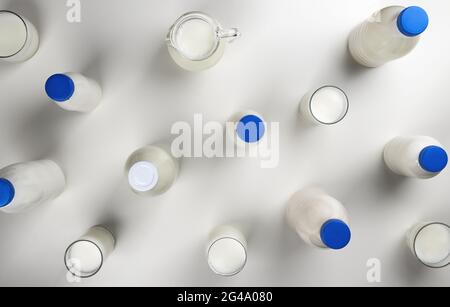 Milchprodukte Verpackung auf weißem Hintergrund, Draufsicht Stockfoto