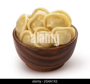 Fleischknödel in Holzschüssel auf weißem Backgroun isoliert Stockfoto