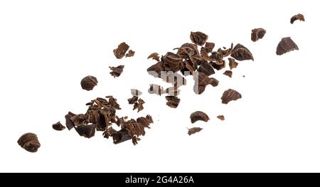 Geriebener Schokolade Stücke auf weißem Hintergrund, Nahaufnahme Stockfoto