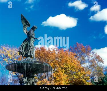 2006 HISTORISCHER ENGEL DES WASSERBRUNNENS (©EMMA STEBBINS 1868) BETHESDA TERRASSE CENTRAL PARK MANHATTAN NEW YORK CITY USA Stockfoto