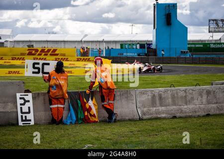 Safety Car Marshalls während des Puebla ePrix 2021, 5. Treffen der Formel-E-Weltmeisterschaft 2020-21, auf dem Autodromo Miguel E. Abed vom 18. Bis 20. Juni in Puebla, Mexiko - Photo Germain Hazard / DPPI / LiveMedia Stockfoto