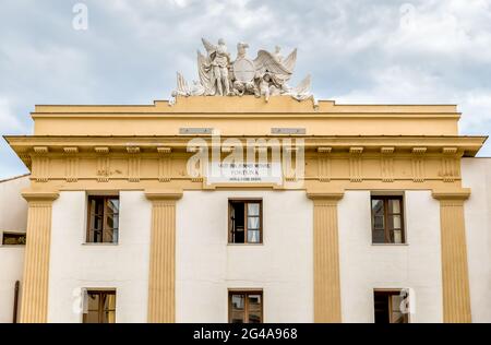 Palermo, Sizilien, Italien - 5. Oktober 2017: Blick auf den Palast Steri Chiaramonte, ist ein historischer Palast im historischen Zentrum von Palermo. Stockfoto