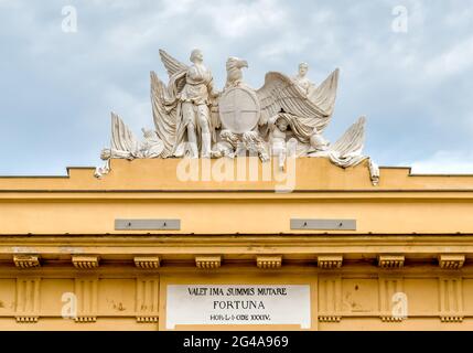 Palermo, Sizilien, Italien - 5. Oktober 2017: Blick auf den Palast Steri Chiaramonte, ist ein historischer Palast im historischen Zentrum von Palermo. Stockfoto