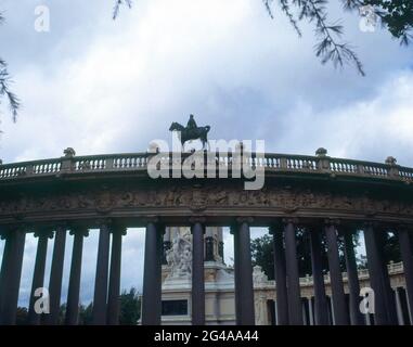 DET - MONUMENTO A ALFONSO XII - FINALIZADO EN 1922. AUTOR: GRASES RIERA JOSE. Lage: RETIRO, EL. MADRID. SPANIEN. Stockfoto