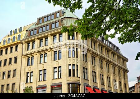 Hohenzollernhaus in der Düsseldorfer Innenstadt, erbaut 1909 - 1911 vom Architekten Hermann vom Endt. Es hat 6 Etagen und steht unter Denkmalschutz. Stockfoto