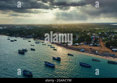 Rameshwaram Hafenbrücke und Boote Stockfoto