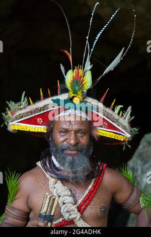 Thomas Tayape, Huli Wigman aus dem Dorf Hedemari in der Nähe von Tari.. Stockfoto