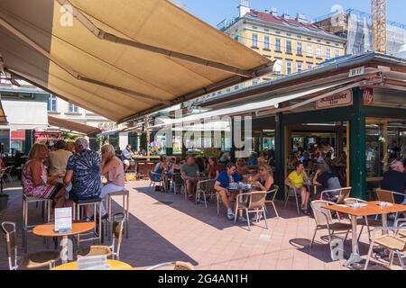 Wien, Wien: Markt Naschmarkt, Restaurant 06. Mariahilf, Wien, Österreich Stockfoto