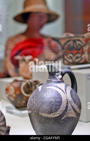 Alte Amphore im Archäologischen Museum von Heraklionl, der Hauptstadt der Insel Kreta, in Griechenland, Europa. Stockfoto