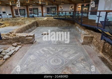 England, Isle of Wight, Brading Roman Villa, Innenansicht des Mosaic Flooring Stockfoto