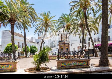 Berühmte Plaza de España (Spanien-Platz) in Vejer de la Frontera, Cádaz, Andalusien, Spanien Stockfoto