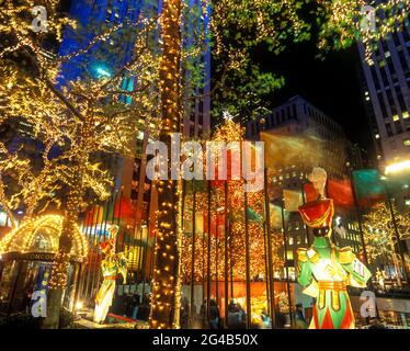 2007 HISTORISCHE WEIHNACHTSBAUMLICHTER ROCKEFELLER CENTER (©RAYMOND HOOD 1939) MANHATTAN NEW YORK CITY USA Stockfoto