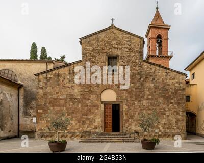 Die alte Kirche Santa Maria Assunta in Fabbrica di Peccioli, Pisa, Italien Stockfoto