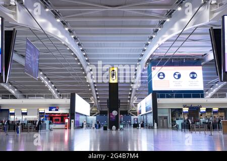 Abflughalle am Flughafen London Heathrow, England, Großbritannien Stockfoto