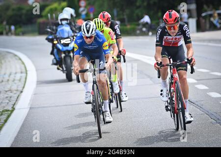 Der Belgier Mauri Vansevenant von Deceuninck - Quick-Step und der Belgier Tosh van der Sande von Lotto Soudal im Einsatz während des Elite-Rennens der Männer in Stockfoto