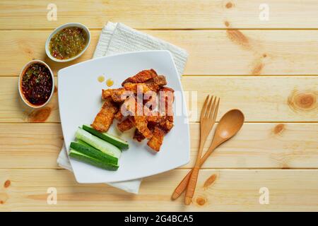 Kohl mit köstlicher Dip-Sauce, Suki-Rolle. Stockfoto