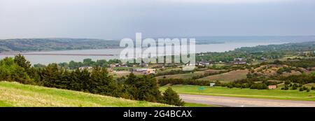 Chamberlain, South Dakota, USA, 5. Mai, 2021, Chamberlain Bridge über den Missouri River, Panorama Stockfoto