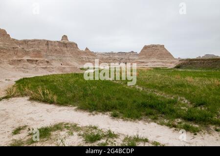 Badlands National Park, South Dakota, USA, 5. Mai, 2021 mit Blick auf die Badlands Loop Road, Highway 240, Panorama Stockfoto